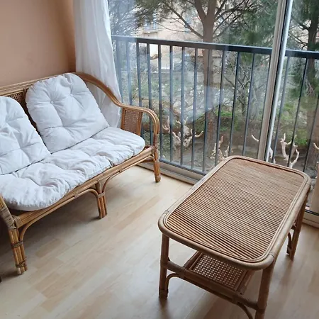 Calme Avec Place De Parking Lejlighed